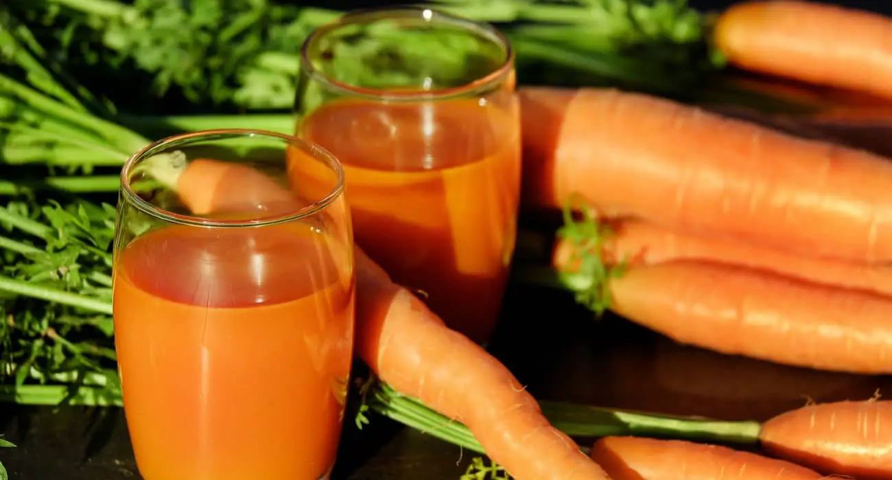 verres de jus de carottes